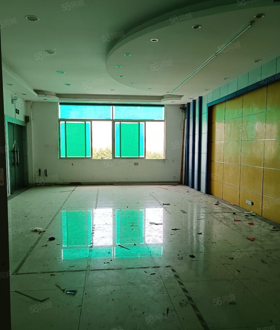 龙岗中心城爱联吉祥地铁站附近一楼750平方层高6米