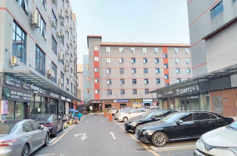 爱联地铁口电商产业园楼上200平带精装修办公室厂房出租