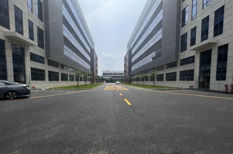 龙岗红本独院分租一楼厂房2650平方仓库出租空地大带卸货平台