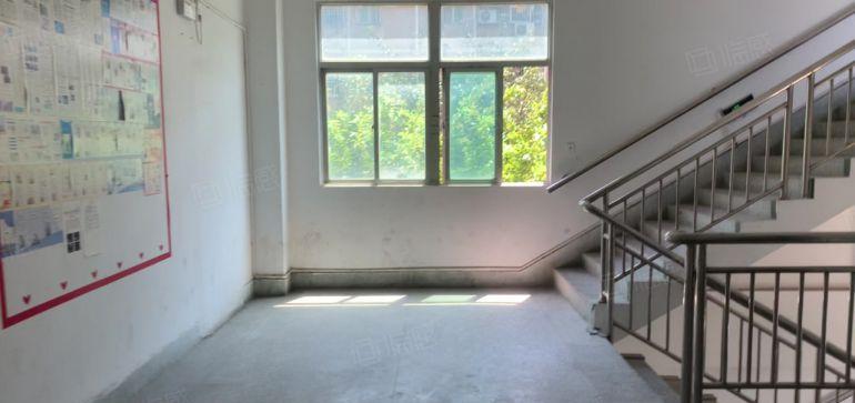 杨美地铁口科技园红本厂房2600平出租可分大设备可上楼原房东