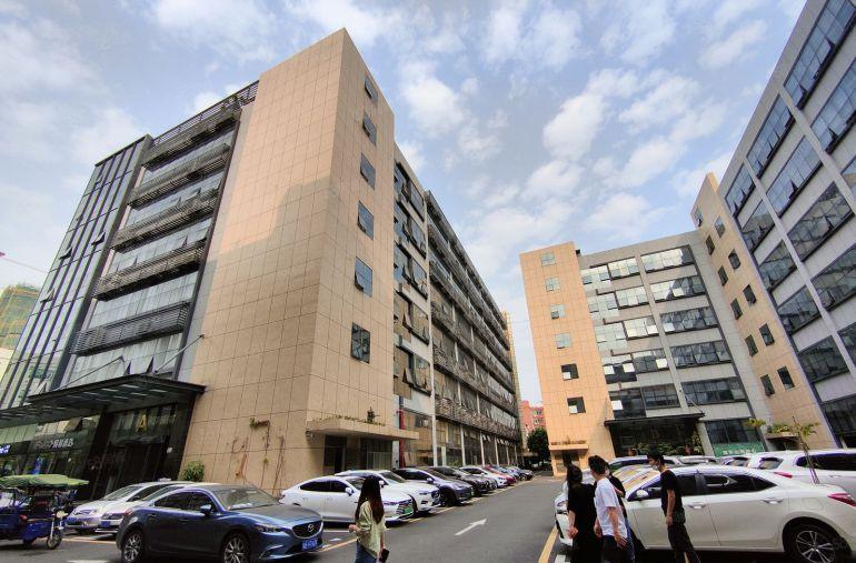 坂田杨美地铁站旁科技园楼上精装150平带家私办公室出租