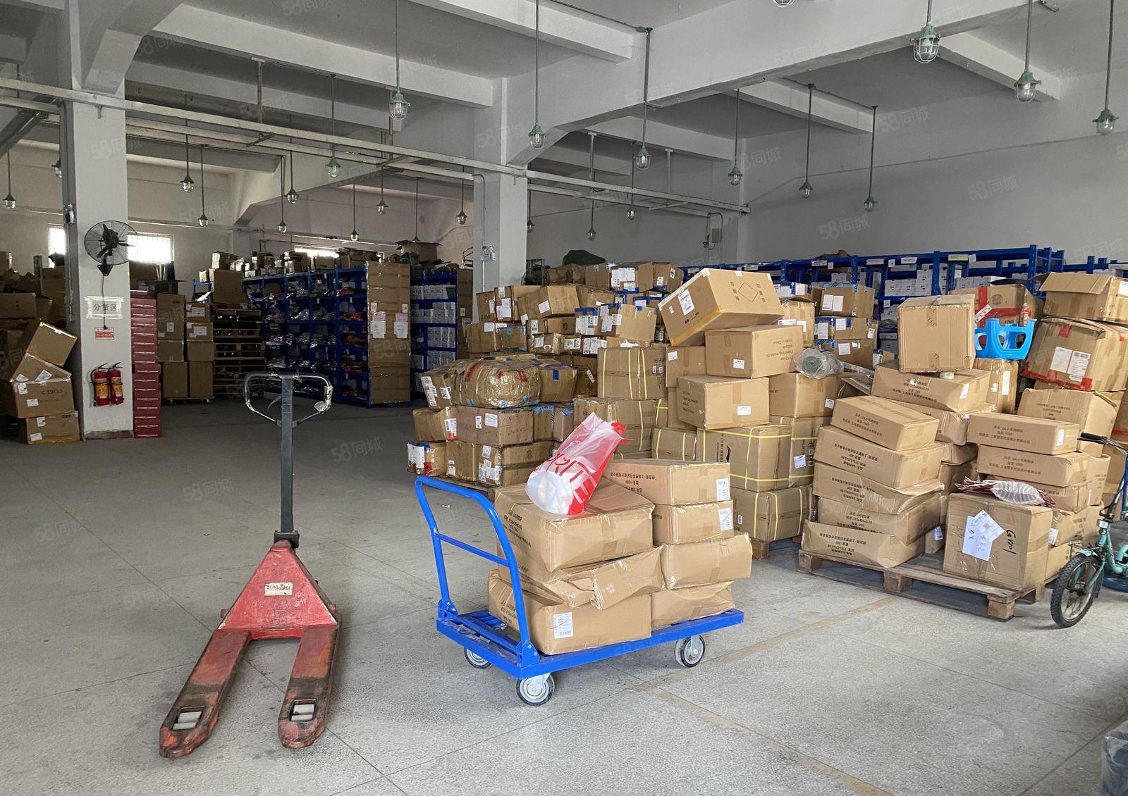 横岗荷坳地铁站一公里一楼400平方高六米院子大厂房出租