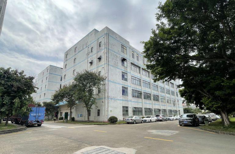 超长免租期 平湖禾花原房东工业园楼上1500平厂房出租可分租