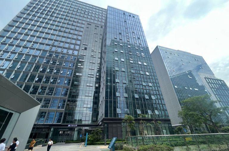 坂田地铁口开发商高新研发厂房出租2000平，小起租500平