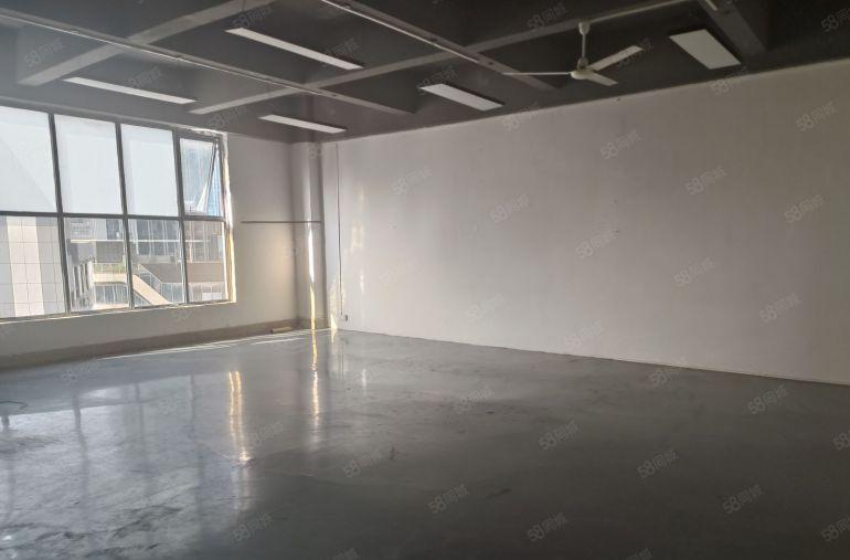 龙岗宝龙工业区3楼560平方带豪华办公室装修厂房仓库出租