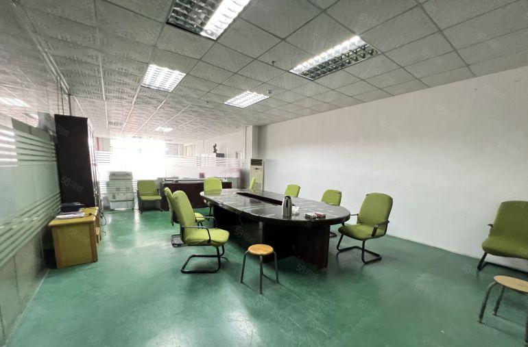 平湖华南城富民工业园楼上2200平方厂房仓库出租带装修地坪漆