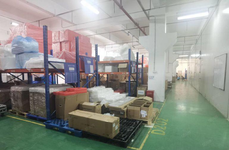 坂田上雪1200平原房东厂房实际面出租，现成精装办公室跟车间