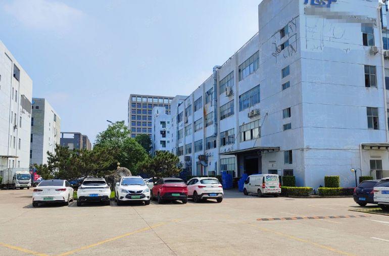 特价18块横岗六约新空出楼上2000平方全新地坪漆厂房出租