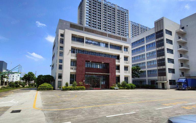 200平起租平湖华南城地铁口一二楼各一千平带装修厂房仓库出租