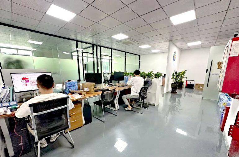 龙城广场地铁口电商园2楼200平方精装修办公室仓库大小可分租