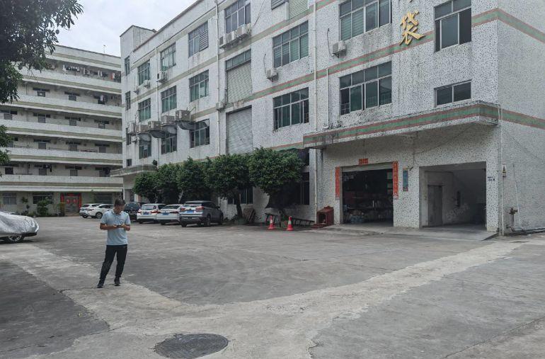 平湖新出带现成装修二楼1580平方厂房仓库出租可分租交通方便