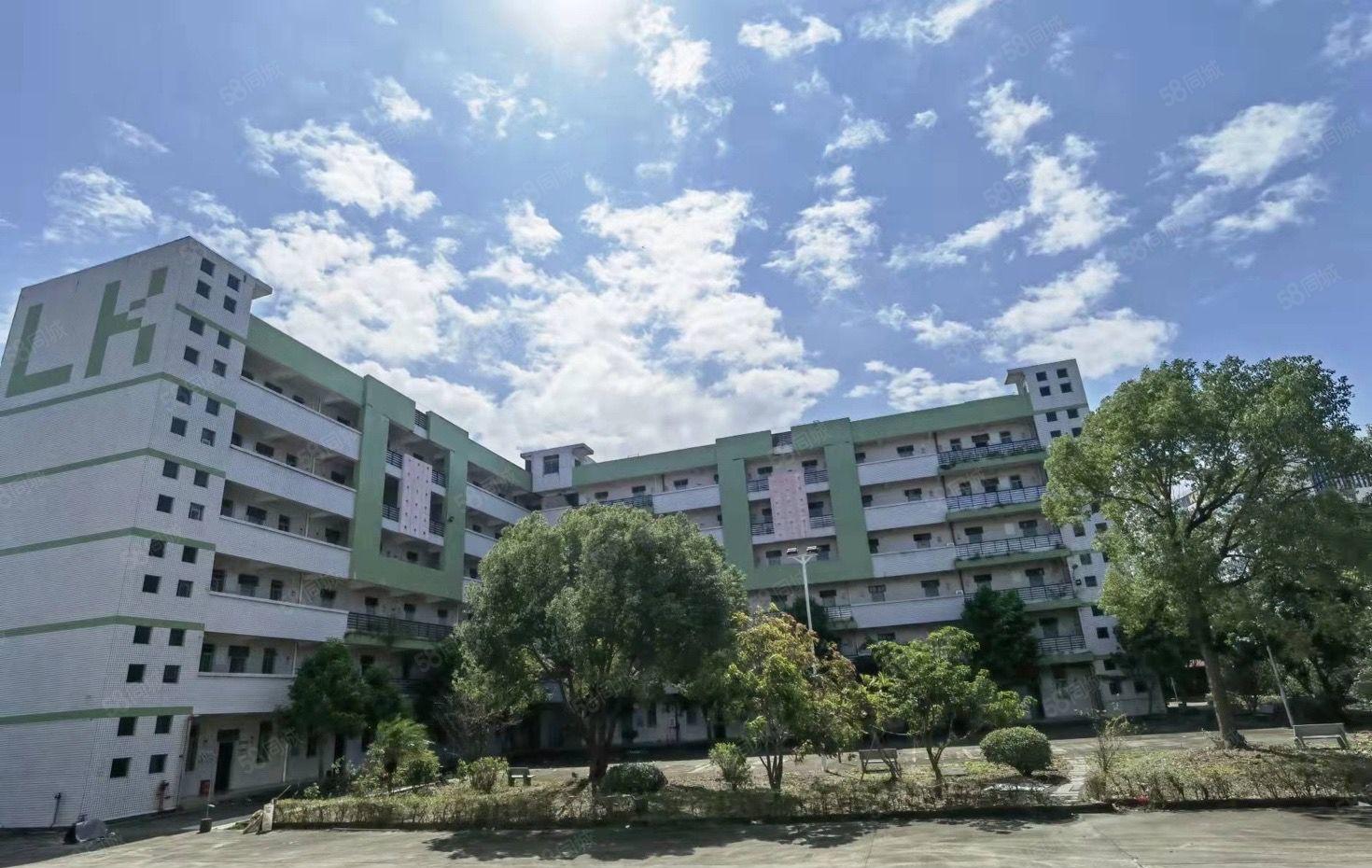 横岗六约工业区12000平独院厂房出租，可办环评，可分租