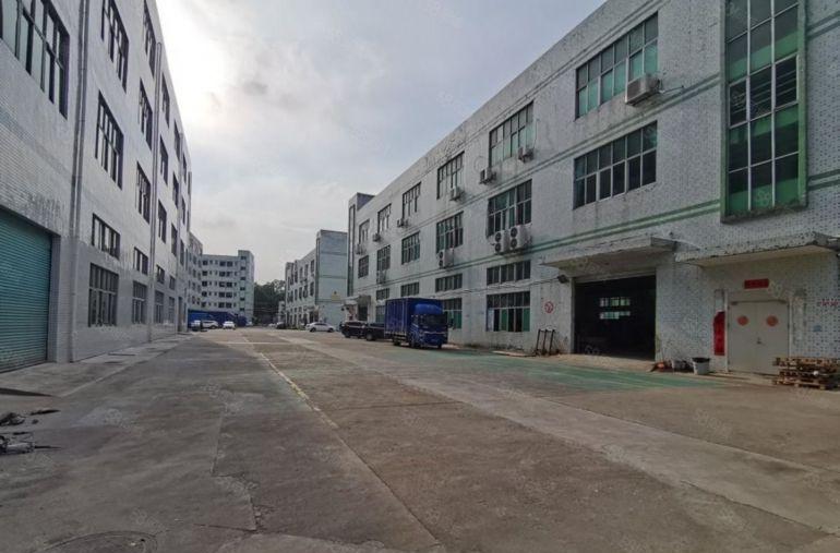 平湖辅城坳工业区一楼二楼1600平方厂房出租 300平起租