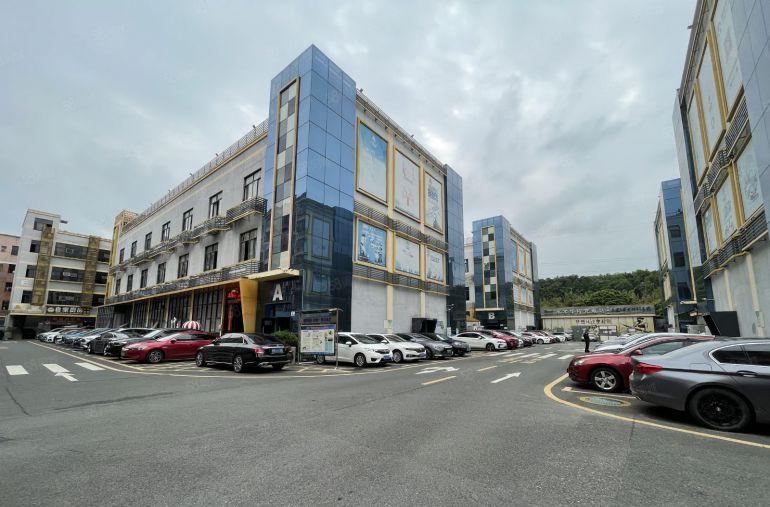 横岗六约地铁口科技园楼上精装500平带装修办公室厂房出租