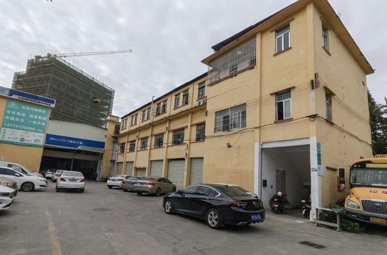 龙岗平湖富民工业区主干道边一楼450平厂房出租可分租可进货柜