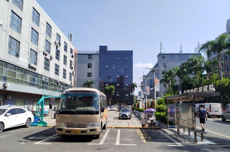 龙岗龙东原房东工业园楼上1000平带装修前台厂房出租 可分租