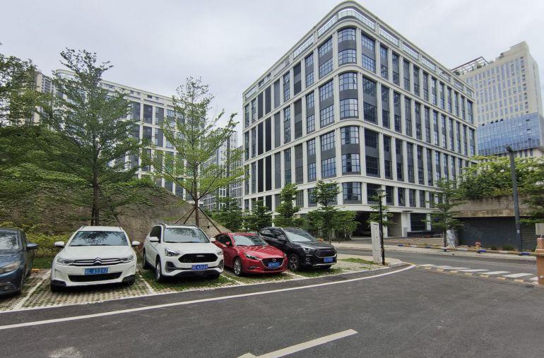 龙岗坂田地铁站楼上500平方精装修办公室厂房仓库出租