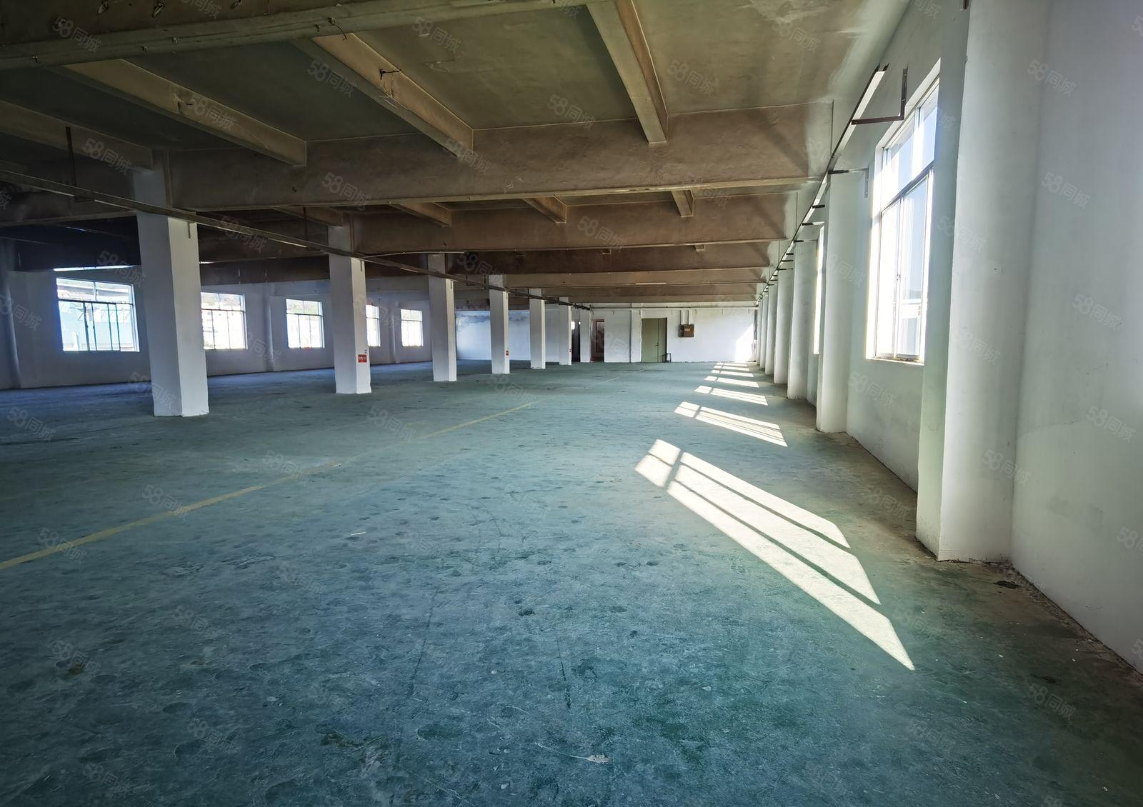 独院出租！龙岗区横岗坳背新出楼上1200平厂房出租地铁口旁边