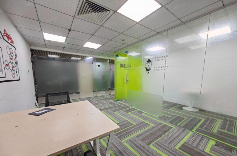 龙岗地铁口电商园100平200平精装一口价2000元！