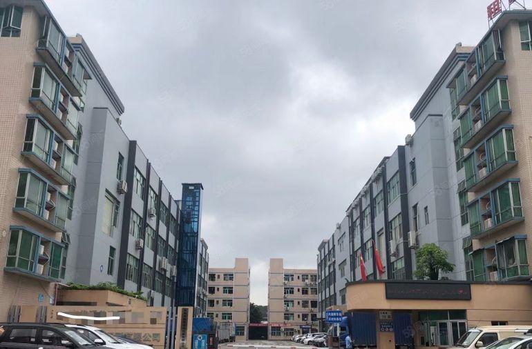 平湖富民工业区超大空地厂房一楼2450平米招租，可以分租