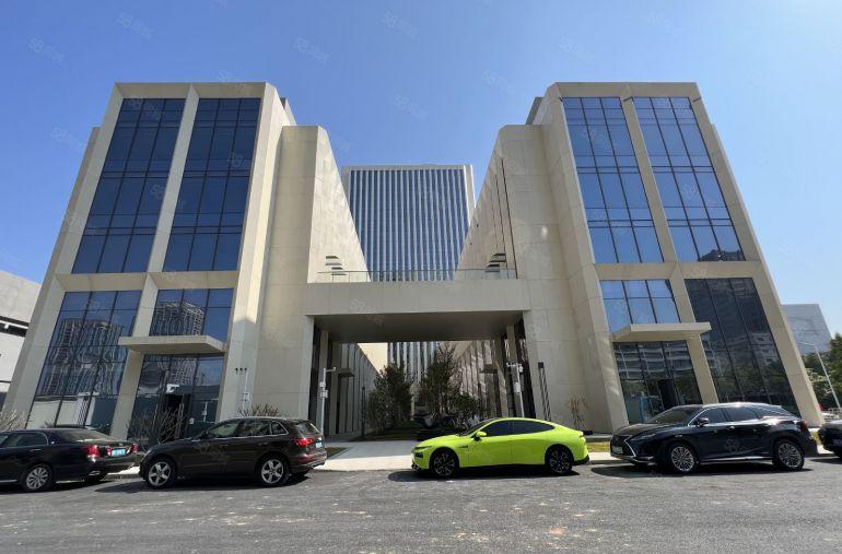 龙岗中心城近地铁口，高速口精装115平米厂房仓库办公室出租