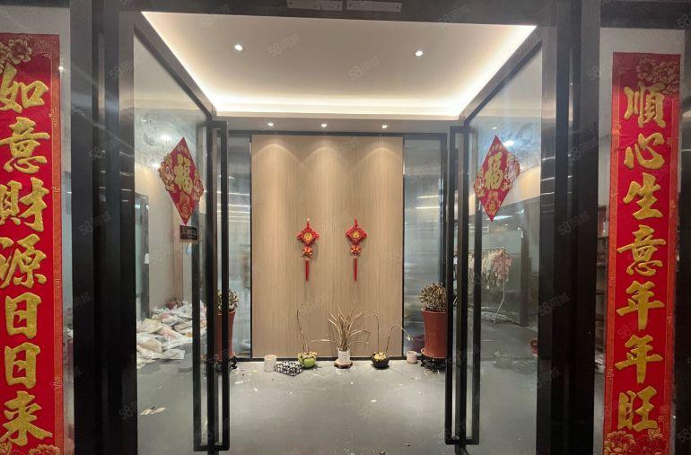 出租六约塘坑地铁口附近电商办公500平米，现成直播装修