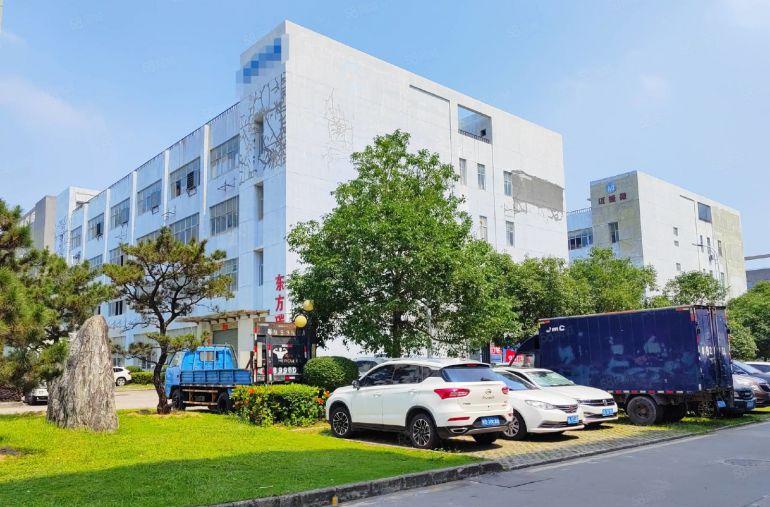 特价18块横岗六约新空出楼上2000平方全新地坪漆厂房出租