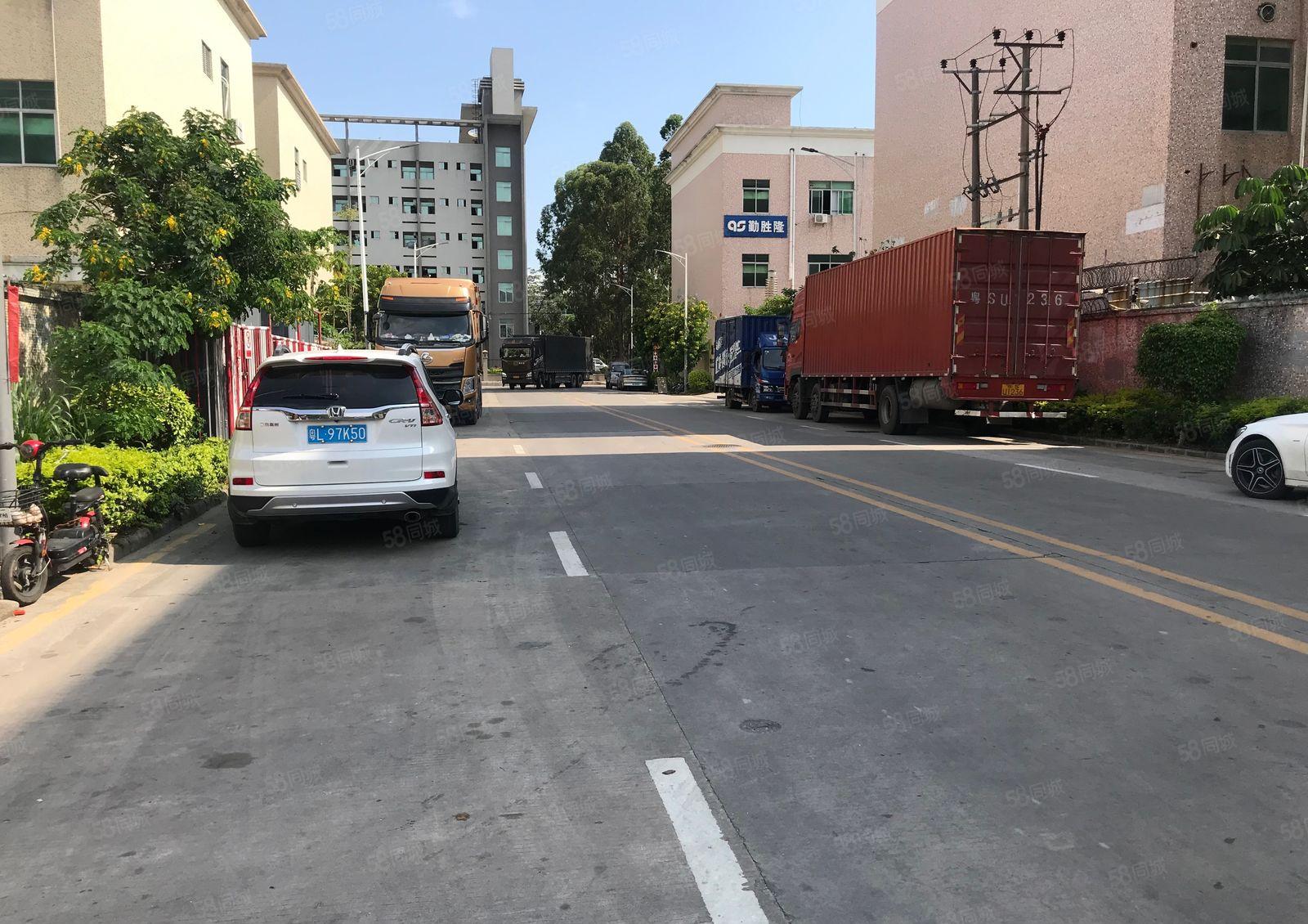 龙岗中心城地铁口300米带超大空地现成地坪漆精装修厂房出租