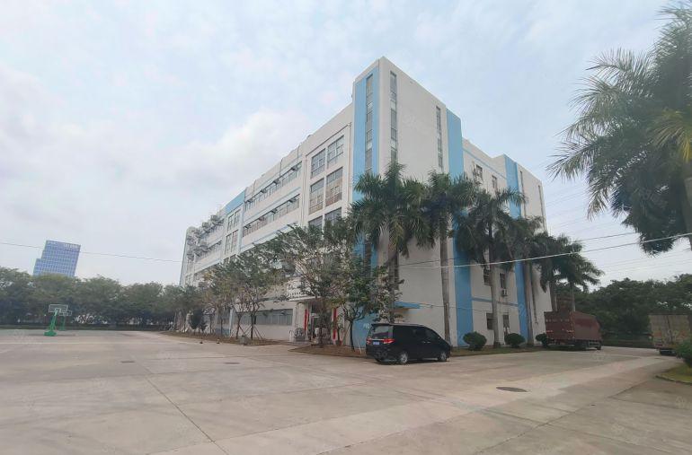 4百平起分租龙岗宝龙工业园楼上1600平厂房仓库出租交通便利