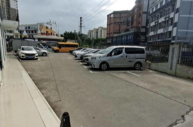 龙岗中心城大地铁站楼上500红本厂房仓库办公可分租低至19元