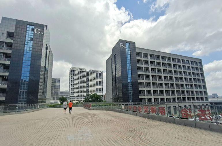 （出租)坂田杨美地铁口高新科技园厂房楼上980平精装修办公室