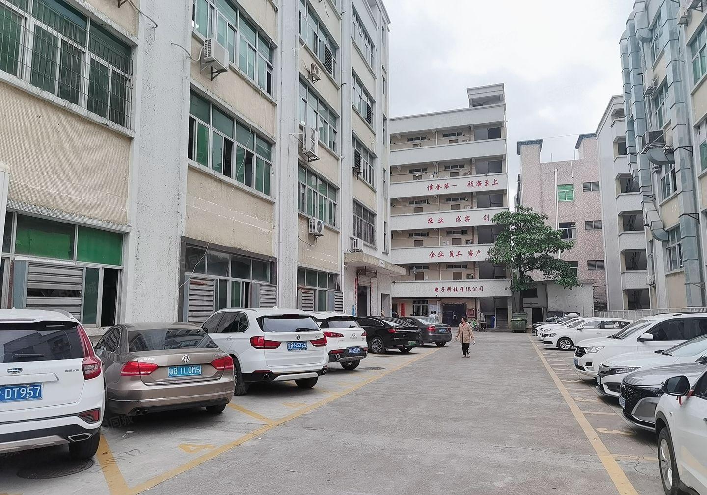 200平起分五联外环高速口新出标准厂房一楼厂房出租，水电齐全