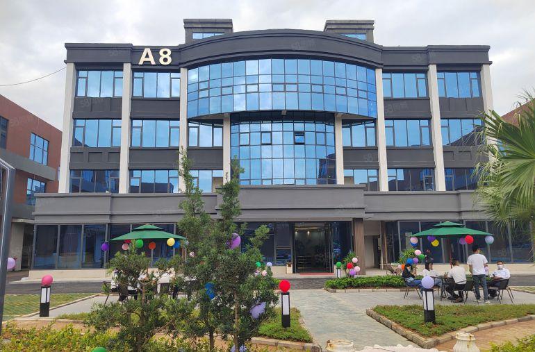 龙岗中心城电商孵化基地，精装修办公室加仓库，200平起低价租