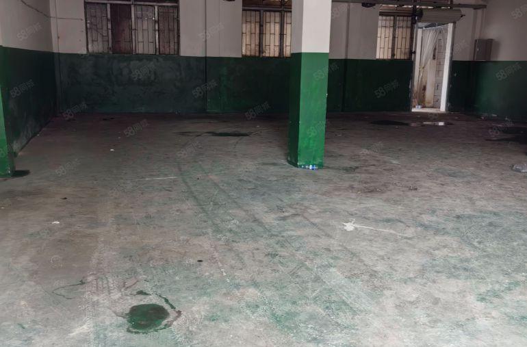 特价出租平湖丹平快速边上一楼320平米厂房仓库出租水电齐全。