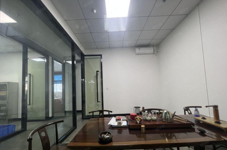 17元起租，龙岗吉祥地铁口一楼二楼带装修1500平。可以分租