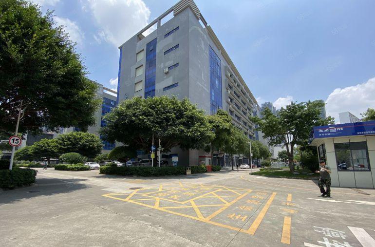 原房东自己招租，龙岗中心城一楼2000平带地坪漆仓库厂房出租