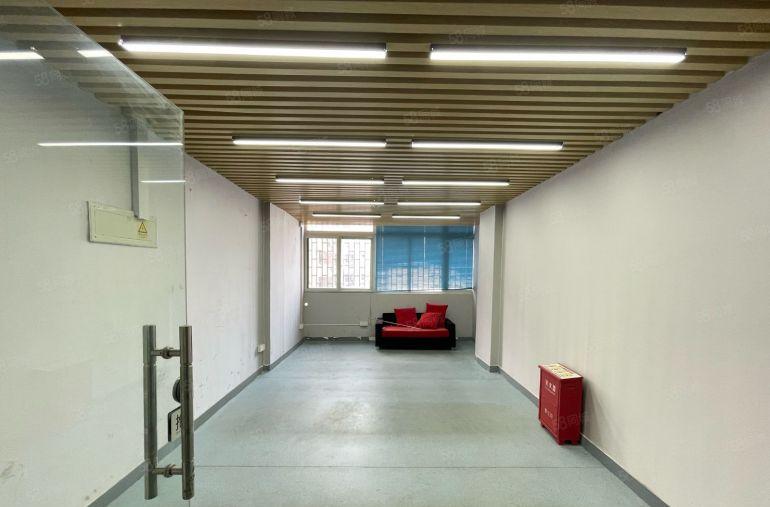 7成使用率！坂田350平独立小整层，可做办公，仓库！