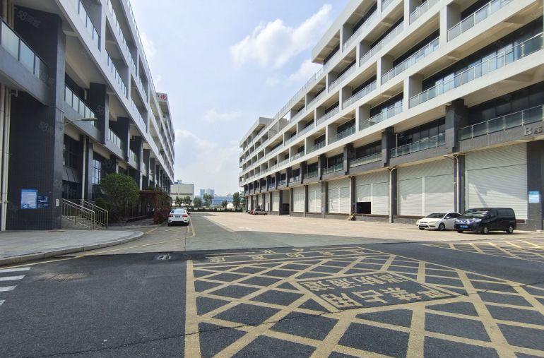 坂田五和地铁站附近大型科技园1楼2000平厂房仓库低价出租