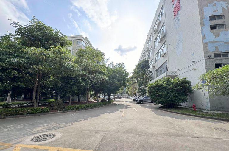 横岗地铁口厂房出租200平起可分租精装修办公室一楼仓库出租