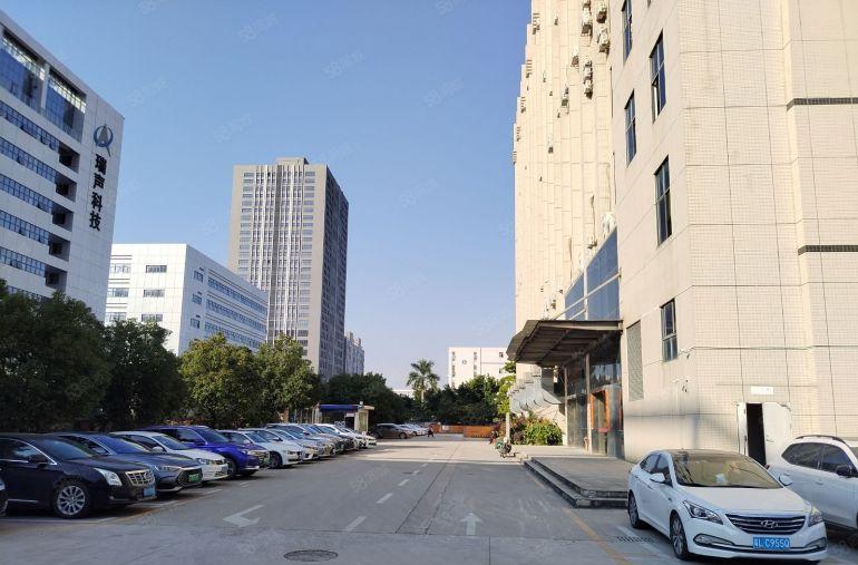 免租年底 横岗六约地铁口科技园楼上300平带装修厂房出租