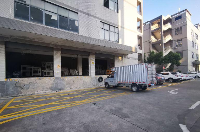 一房东，实际面积出租，整层2000平方，带卸货平台，主干道边