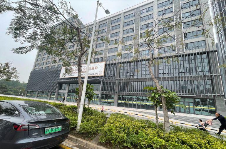 300起租平湖华南城地铁口5000平厂房仓库写字楼办公室出租