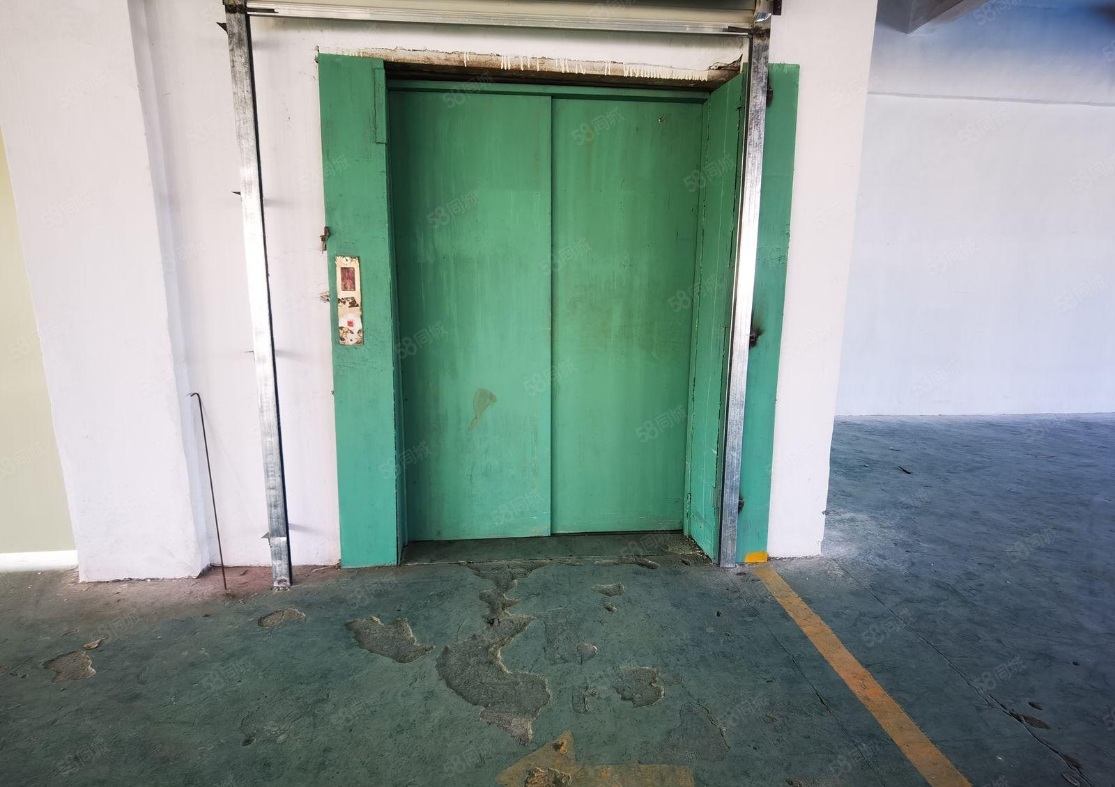 独院出租！龙岗区横岗坳背新出楼上1200平厂房出租地铁口旁边