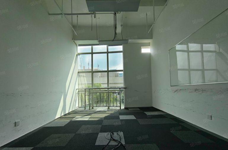 坂田高新科技园2000平标准厂房出租，一手原房东八成实用。