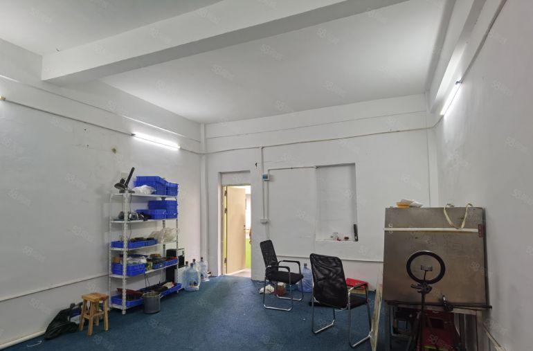 塘坑地铁站2400元厂房，带现成水电，适合珠宝加工