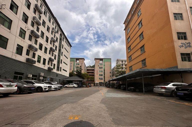 坂田上雪楼上厂房754平精装修出租，带空调家私无转让费