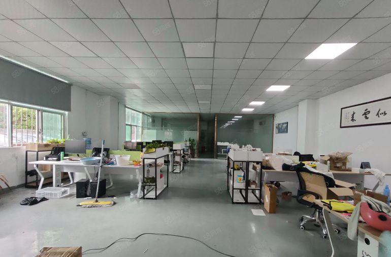 坂田光雅园地铁口 电商园 一楼楼上500平厂房招租 空地大！