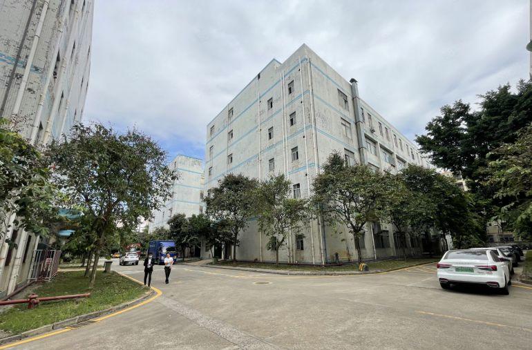 超长免租期 平湖禾花原房东工业园楼上1500平厂房出租可分租