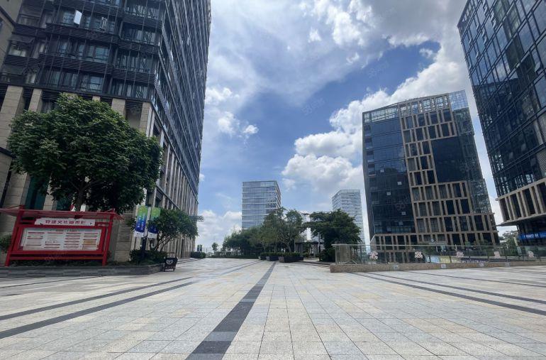 低价宝龙地铁口附近1001000平精装修办公室仓库仓房出租