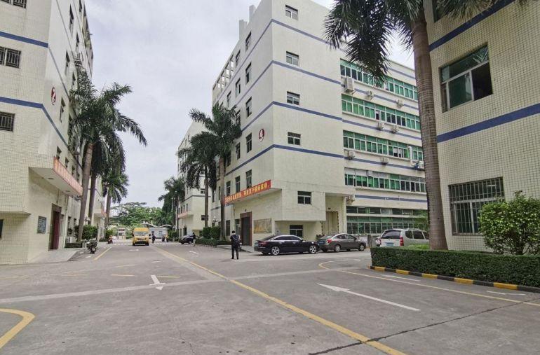 坂田地铁口一楼二楼各2000平厂房出租大小面积可分组现成装修